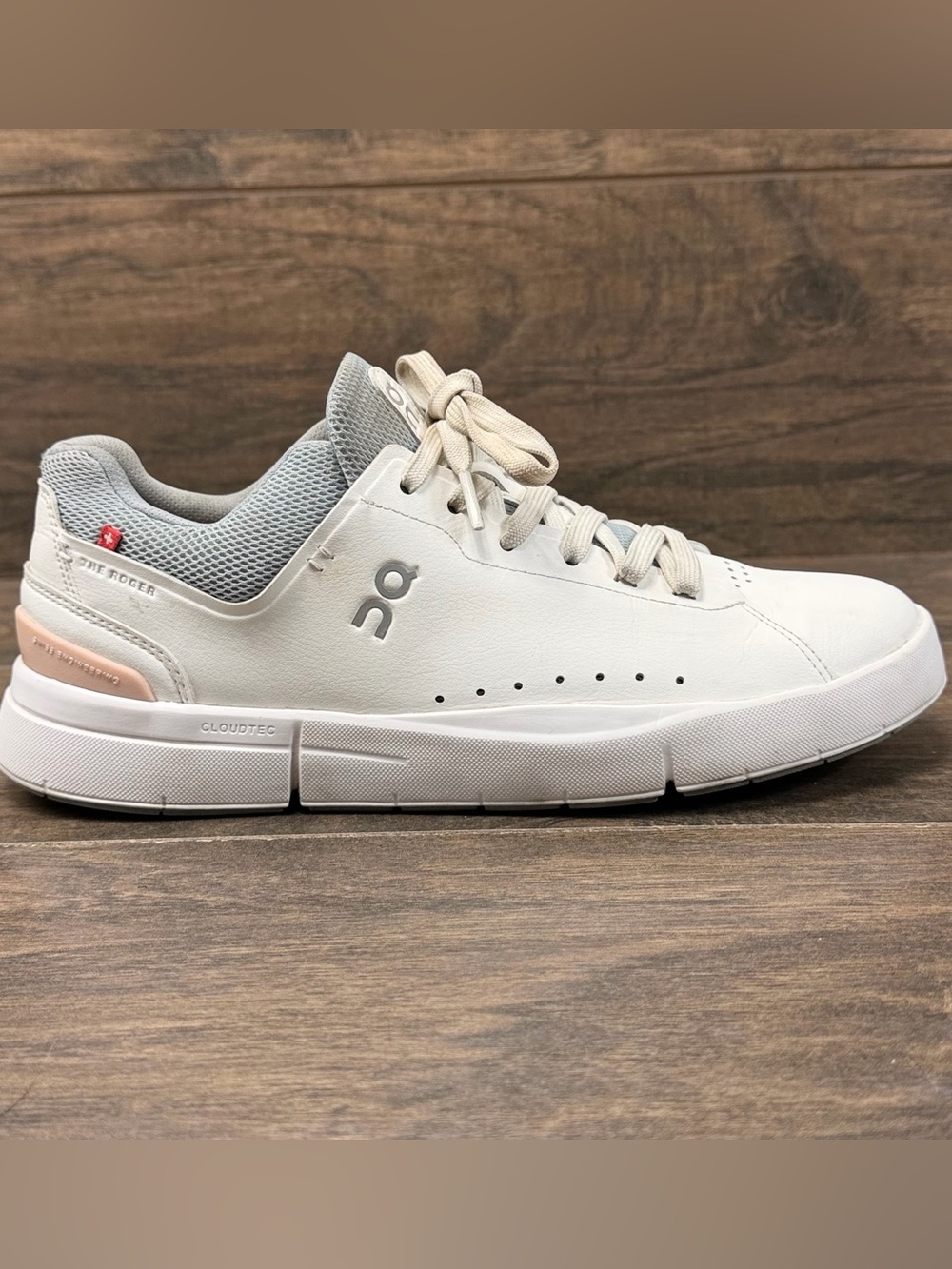 On Tennis Shoes Womens 10 The Roger Advantage White Athletic Sneakers